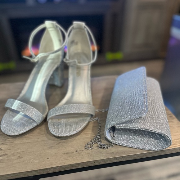 Cute glitter heels with clutch purse - Picture 1 of 6